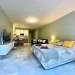 Banus Elegant Modern Lejlighed *