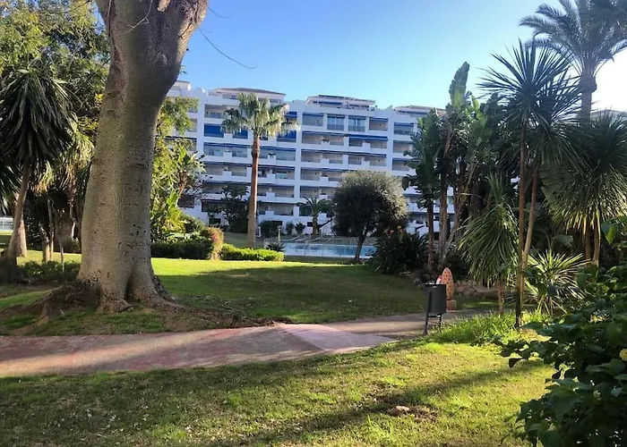 Banus Elegant Modern Apartamento *