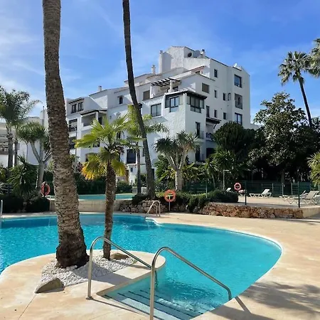 Banus Elegant Modern Lejlighed *